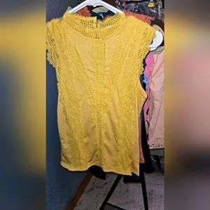 Contrast Lace Tank Top w/ Keyhole Back